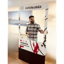 Self Standing Social media frame